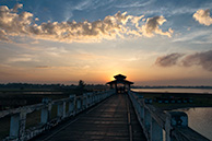 U-Bein at sunrise