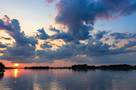 Солнце садится в Оку в Константиново